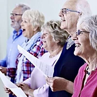 Singkreis-bei-der-AWO-Buchholz-iStock-547131318-xs-e1653470751119-400×400-2